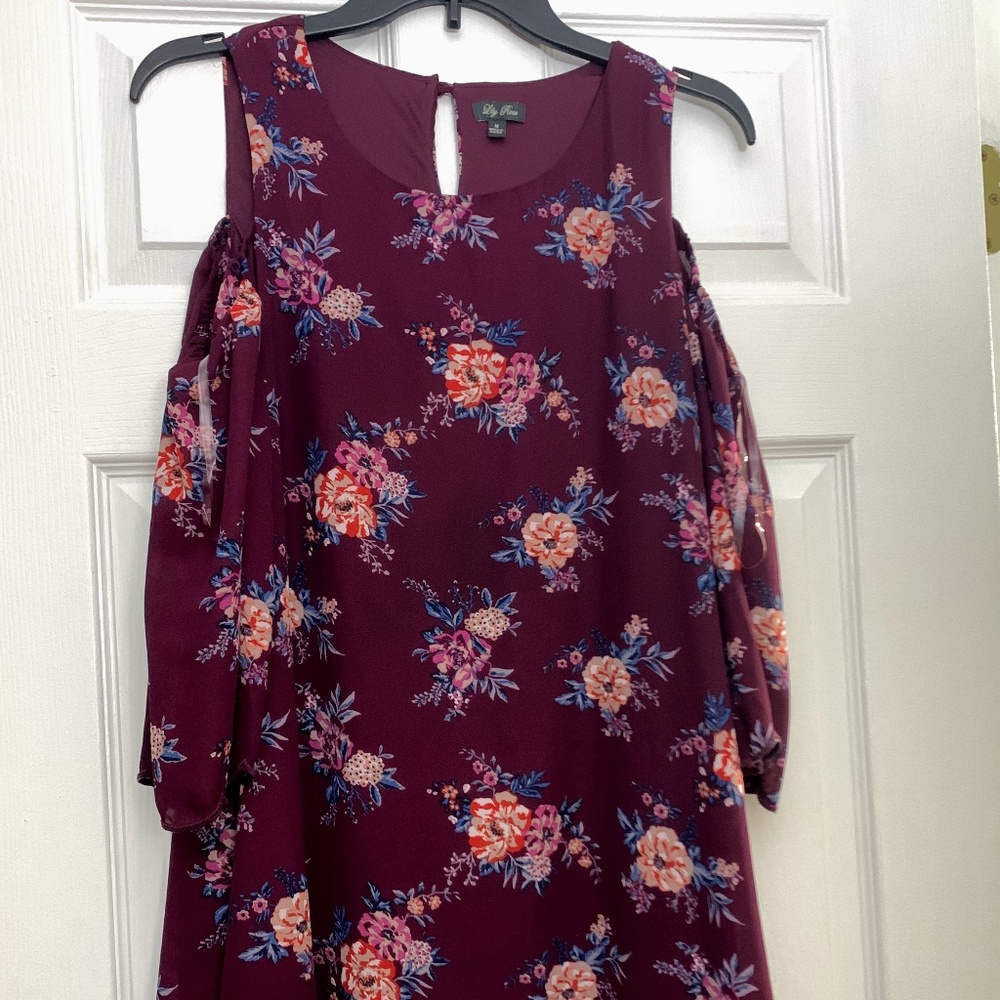 Lily Rose Cold Shoulder Shift Dress-Junior Medium
